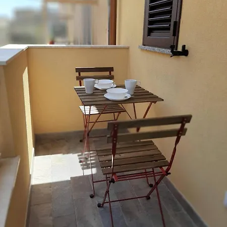 Holiday home Two-story House In The -climatized Avola