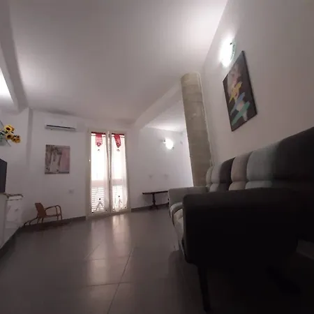 Holiday home Two-story House In The -climatized Avola